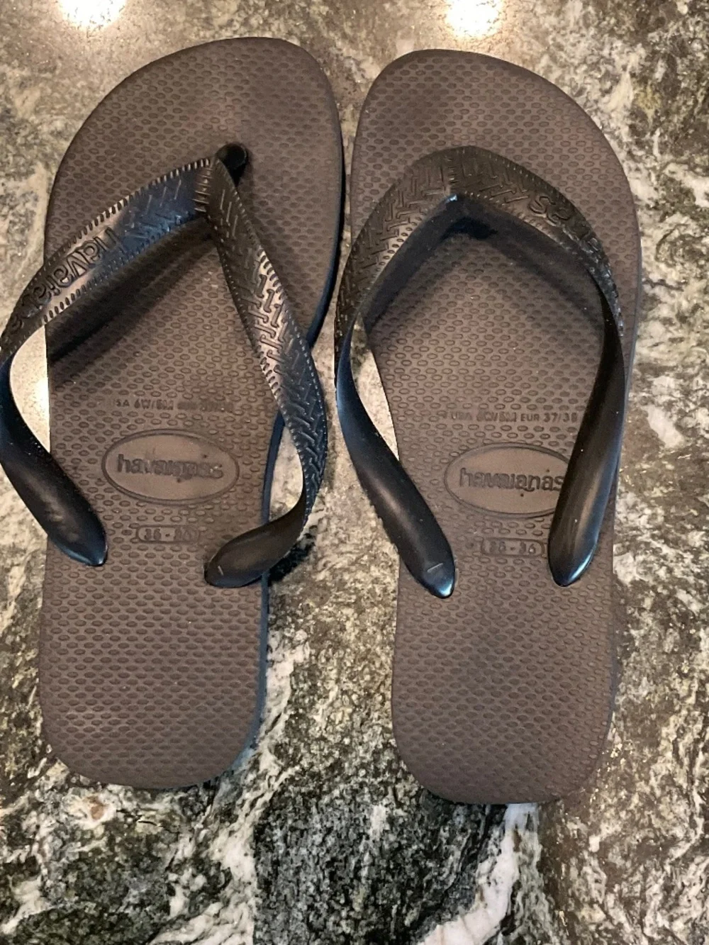 Havaianas Black Flip Flops Size 5-6 (35-36
